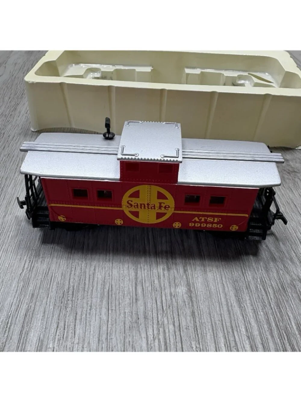 Life-like 8466 40' Box Car Ajax and Santa Fe Caboose 8542